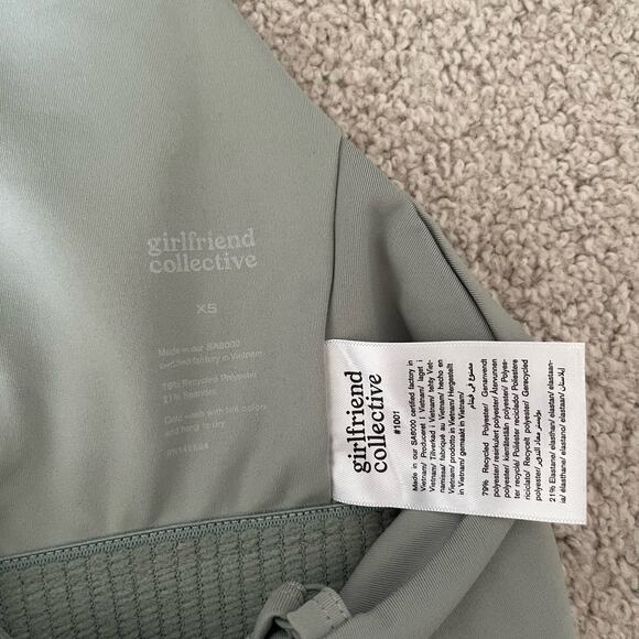 Girlfriend Collective Green High Neck Criss Cross Back Sports Bra (XS) - Picture 4 of 5